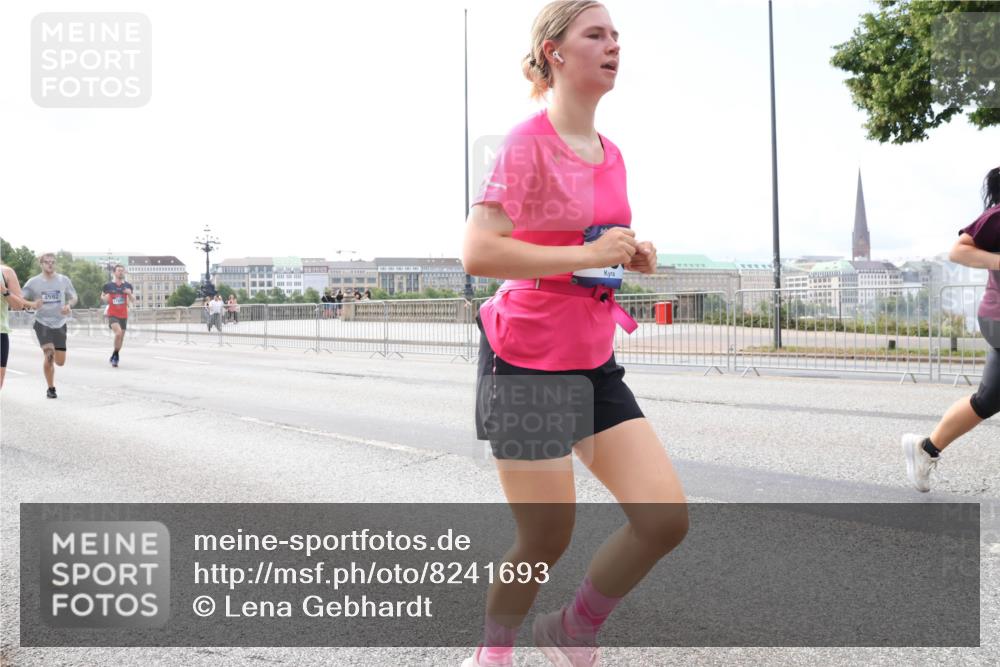 29.06.2025 - hella hamburg halbmarathon Lena Gebhardt http://msf.ph/oto/8241693 29.06.2025 10:09:47 Lombardsbrücke 1052, 1456, 1483, 1513, 1823, 4592, 4859, 5885, 7058, 7081, 7187, 8090, 8685, 9150, 9297, 9306, 9674, 9781, 9988, 12255, 12509, 12567, 12862, 13739, 15697, 16191, 16455, 16688, 16918, 17630, 17899, 18076, 18440, 18707, 18726, 18727, 19166, 19242 meine-sportfotos.de