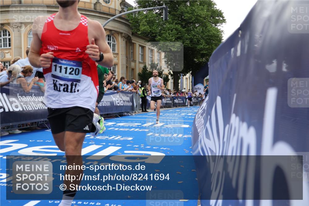 29.06.2025 - hella hamburg halbmarathon Strokosch-Dieckow http://msf.ph/oto/8241694 29.06.2025 10:37:08 Ziel 4860, 5923, 6123, 6458, 7482, 8362, 9178, 10190, 10738, 11120, 11423, 13972, 15178, 15261, 15410, 16992, 17024, 17125, 17137, 17658, 17726 meine-sportfotos.de