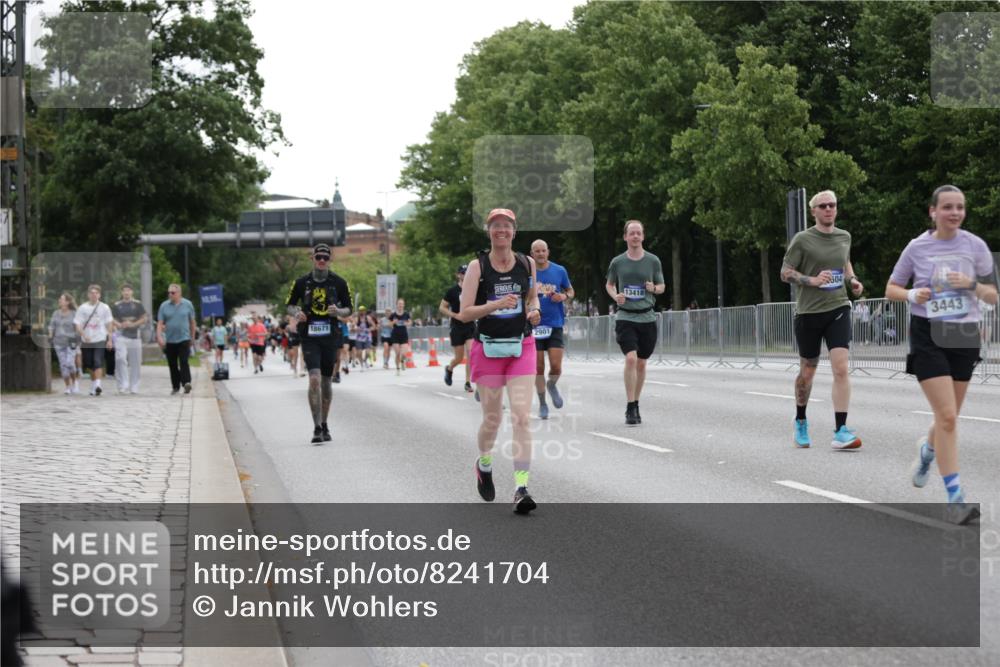 29.06.2025 - hella hamburg halbmarathon Jannik Wohlers http://msf.ph/oto/8241704 29.06.2025 10:29:49 Lombardsbrücke 1547, 2901, 3443, 3573, 6598, 6616, 6626, 8792, 10880, 12349, 12350, 12504, 12710, 13418, 14304, 16182, 16601, 16604, 16735, 16769, 18046, 18503, 18671 meine-sportfotos.de