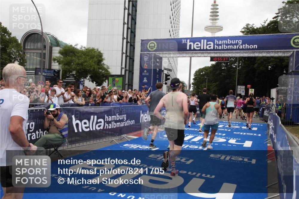 29.06.2025 - hella hamburg halbmarathon Michael Strokosch http://msf.ph/oto/8241705 29.06.2025 10:55:36 Ziel 2252, 3037, 4951, 5319, 6591, 8573, 11554, 11568, 12196, 12544, 12584, 13267, 14036, 14592, 16110, 16213, 16334, 16609, 17615 meine-sportfotos.de