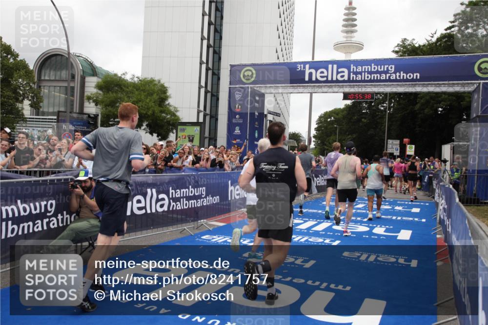 29.06.2025 - hella hamburg halbmarathon Michael Strokosch http://msf.ph/oto/8241757 29.06.2025 10:55:37 Ziel 2982, 3037, 5319, 6591, 8573, 11554, 11568, 12196, 12544, 12584, 13267, 14036, 14592, 16110, 16334, 16609, 17615 meine-sportfotos.de