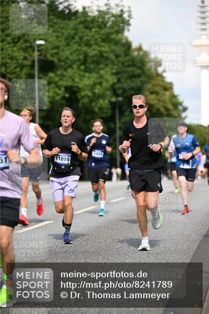 29.06.2025 - hella hamburg halbmarathon Dr. Thomas Lammeyer http://msf.ph/oto/8241789 29.06.2025 09:51:00 Kennedybrücke 1217, 2121, 2196, 2404, 2774, 3783, 4602, 5092, 5923, 5961, 6915, 8366, 8395, 8901, 9171 meine-sportfotos.de