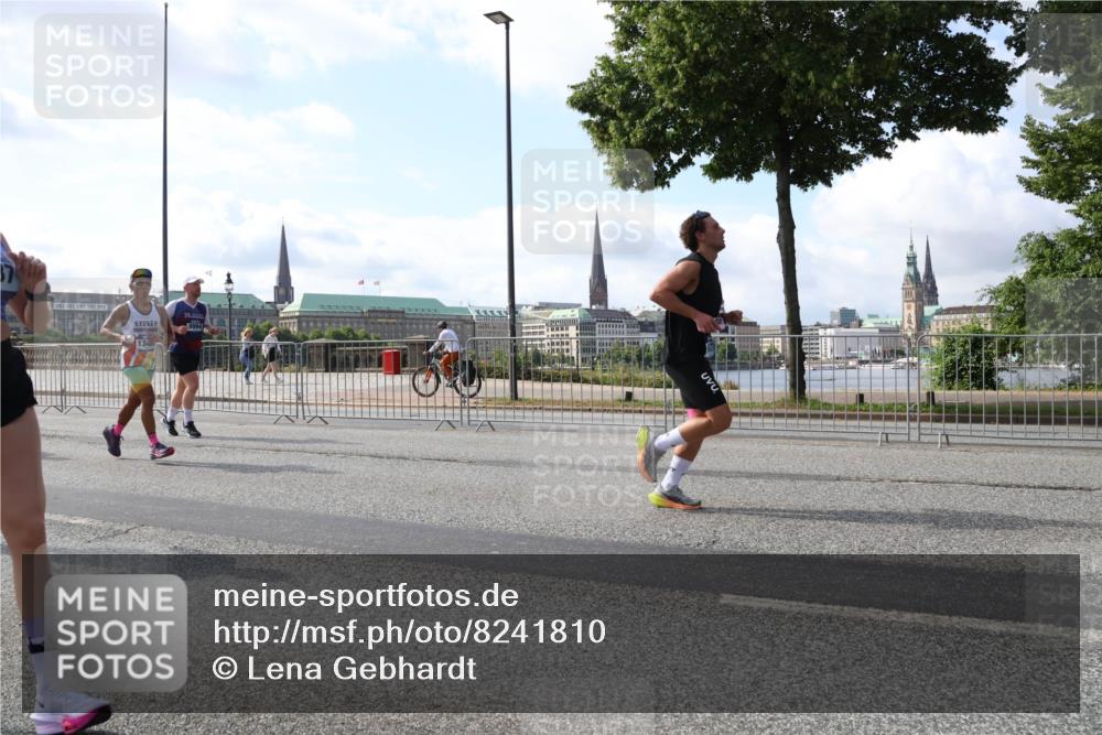29.06.2025 - hella hamburg halbmarathon Lena Gebhardt http://msf.ph/oto/8241810 29.06.2025 09:56:25 Lombardsbrücke 1061, 1257, 1452, 1499, 1502, 1507, 1592, 1628, 1689, 1877, 2058, 2082, 2083, 2208, 2250, 2260, 2504, 2771, 2818, 2864, 2953, 2996, 3060, 3256, 3296, 3543, 4065, 4077, 4404, 4557, 4711, 4833, 5116, 5482, 5600, 5607, 5978, 6115, 6134, 6168, 6286, 6511, 6512, 6561, 6562, 7178, 7332, 7383, 7475, 7583, 7943, 8261, 8335, 8361, 8514, 8968, 8989, 8996, 9246, 9537, 9597, 9638, 10596 meine-sportfotos.de