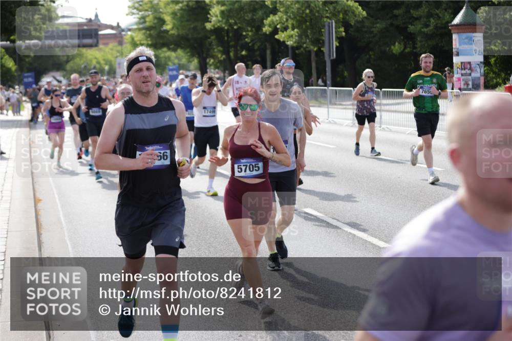 29.06.2025 - hella hamburg halbmarathon Jannik Wohlers http://msf.ph/oto/8241812 29.06.2025 09:54:39 Lombardsbrücke 1200, 2367, 2592, 2596, 2816, 3208, 3209, 3258, 4121, 4832, 5399, 5638, 5705, 6027, 6290, 6389, 6923, 6991, 7335, 7659, 7908, 8371, 8437, 8487, 8693, 8889, 8981, 9031, 9032, 9093, 9159, 9476, 9661, 9710, 9869, 9931, 10122, 10868, 11125, 11185, 11333, 12094, 12161, 12657, 13147, 13666, 13698, 14814, 15350, 15430, 15512, 15684, 15871, 16062, 16086, 16089, 16110, 16127, 16403, 16513, 16538, 16907, 17008, 17499, 17544, 17674, 17912, 18118, 18190 meine-sportfotos.de