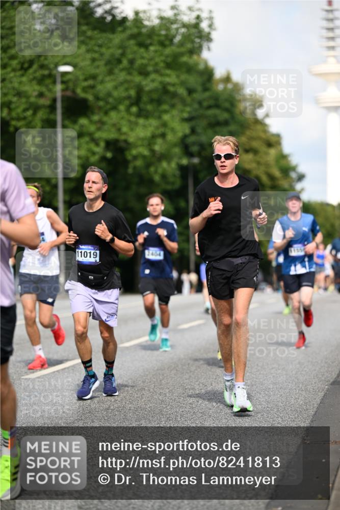 29.06.2025 - hella hamburg halbmarathon Dr. Thomas Lammeyer http://msf.ph/oto/8241813 29.06.2025 09:51:00 Kennedybrücke 1217, 2121, 2196, 2404, 2774, 3783, 4602, 5092, 5923, 5961, 6915, 8366, 8395, 8901, 9171 meine-sportfotos.de