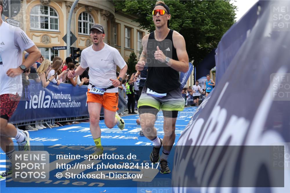29.06.2025 - hella hamburg halbmarathon Strokosch-Dieckow http://msf.ph/oto/8241817 29.06.2025 10:37:15 Ziel 4860, 5003, 5923, 8362, 10190, 11423, 12739, 12900, 13854, 13972, 14387, 14459, 15178, 17137, 17726, 18824 meine-sportfotos.de