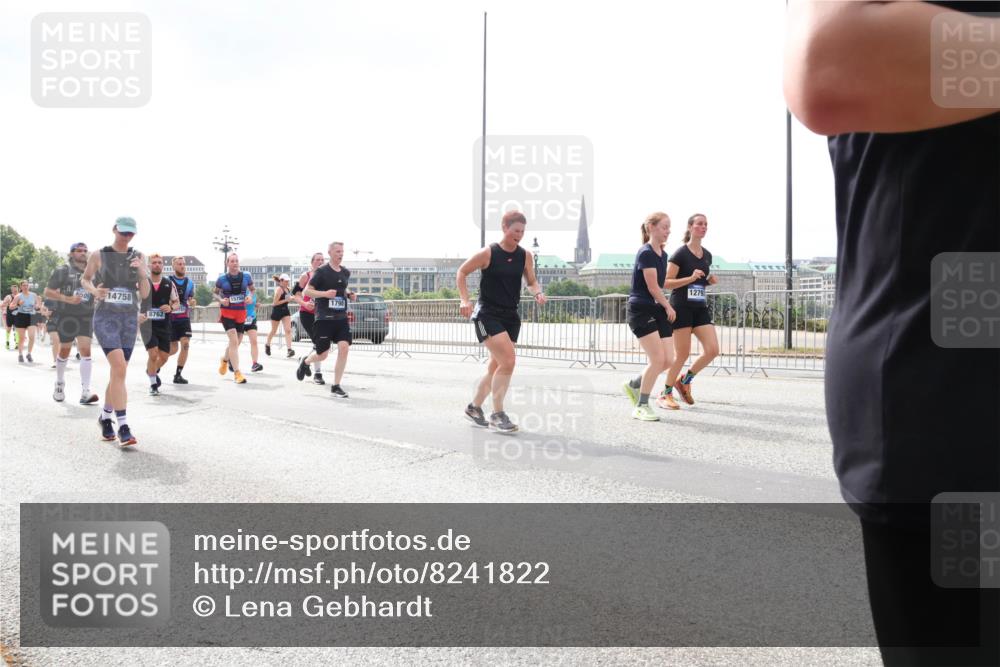 29.06.2025 - hella hamburg halbmarathon Lena Gebhardt http://msf.ph/oto/8241822 29.06.2025 10:45:22 Lombardsbrücke 1024, 1060, 1085, 1273, 1629, 1685, 1713, 1798, 2007, 2008, 2216, 2217, 2657, 2664, 2779, 2973, 3160, 3164, 3357, 3377, 3570, 3879, 3993, 4099, 4102, 4186, 4224, 4275, 4306, 4337, 4504, 4820, 4851, 5099, 5108, 5190, 5339, 5636, 5949, 6150, 6509, 6763, 6788, 6911, 6922, 6980, 7283, 7530, 7541, 7699, 7859, 7912, 8594, 8605, 8745, 8762, 8907, 9620, 10030, 10182, 10225, 10562, 10566, 10707, 11314, 12198, 12332, 12334, 12394, 13261 meine-sportfotos.de