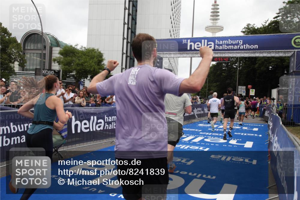 29.06.2025 - hella hamburg halbmarathon Michael Strokosch http://msf.ph/oto/8241839 29.06.2025 10:55:39 Ziel 1120, 2955, 2982, 3037, 8573, 11039, 11554, 11568, 12196, 12515, 12544, 12584, 13267, 14036, 14592, 15896, 16110, 16334, 17615, 18064 meine-sportfotos.de