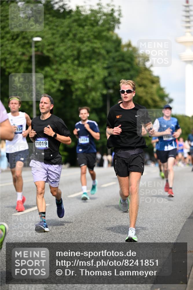 29.06.2025 - hella hamburg halbmarathon Dr. Thomas Lammeyer http://msf.ph/oto/8241851 29.06.2025 09:51:00 Kennedybrücke 1217, 2121, 2196, 2404, 2774, 3783, 4602, 5092, 5923, 5961, 6915, 8366, 8395, 8901, 9171 meine-sportfotos.de
