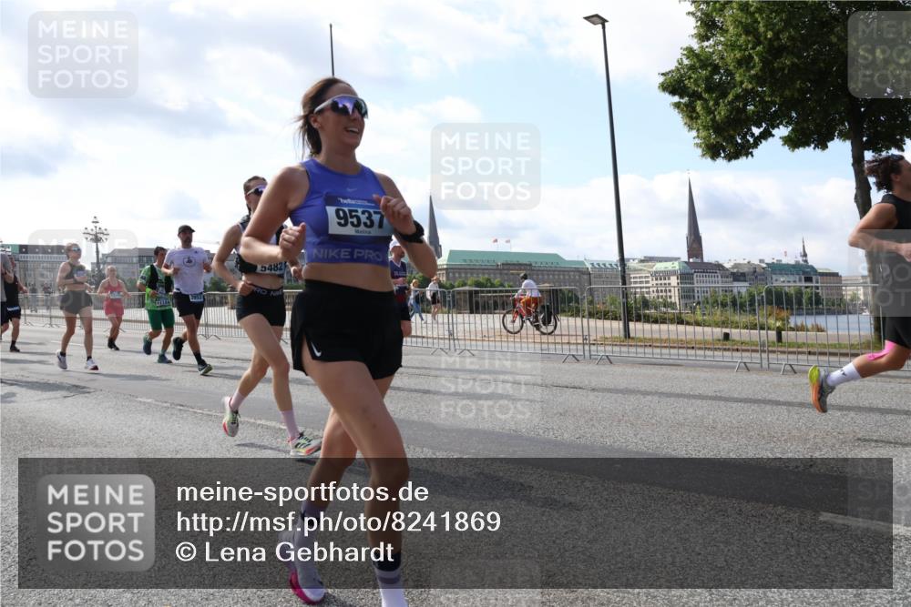 29.06.2025 - hella hamburg halbmarathon Lena Gebhardt http://msf.ph/oto/8241869 29.06.2025 09:56:25 Lombardsbrücke 1061, 1257, 1452, 1499, 1502, 1507, 1592, 1628, 1689, 1877, 2058, 2082, 2083, 2208, 2250, 2260, 2504, 2771, 2818, 2864, 2953, 2996, 3060, 3256, 3296, 3543, 4065, 4077, 4404, 4557, 4711, 4833, 5116, 5482, 5600, 5607, 5978, 6115, 6134, 6168, 6286, 6511, 6512, 6561, 6562, 7178, 7332, 7383, 7475, 7583, 7943, 8261, 8335, 8361, 8514, 8968, 8989, 8996, 9246, 9537, 9597, 9638, 10596 meine-sportfotos.de