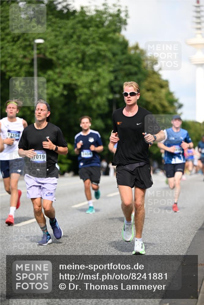 29.06.2025 - hella hamburg halbmarathon Dr. Thomas Lammeyer http://msf.ph/oto/8241881 29.06.2025 09:51:00 Kennedybrücke 1217, 2121, 2196, 2404, 2774, 3783, 4602, 5092, 5923, 5961, 6915, 8366, 8395, 8901, 9171 meine-sportfotos.de