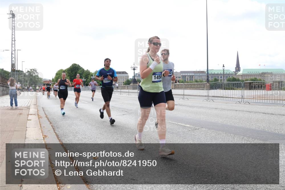 29.06.2025 - hella hamburg halbmarathon Lena Gebhardt http://msf.ph/oto/8241950 29.06.2025 10:09:49 Lombardsbrücke 1052, 1456, 1483, 1513, 1823, 4592, 4859, 5885, 7058, 7081, 7187, 8090, 8685, 9150, 9297, 9306, 9434, 9674, 9781, 9988, 10036, 10943, 12255, 12509, 12567, 12862, 13739, 15697, 16191, 16455, 16688, 16918, 17630, 17899, 18076, 18440, 18707, 18726, 18727, 19166, 19242 meine-sportfotos.de