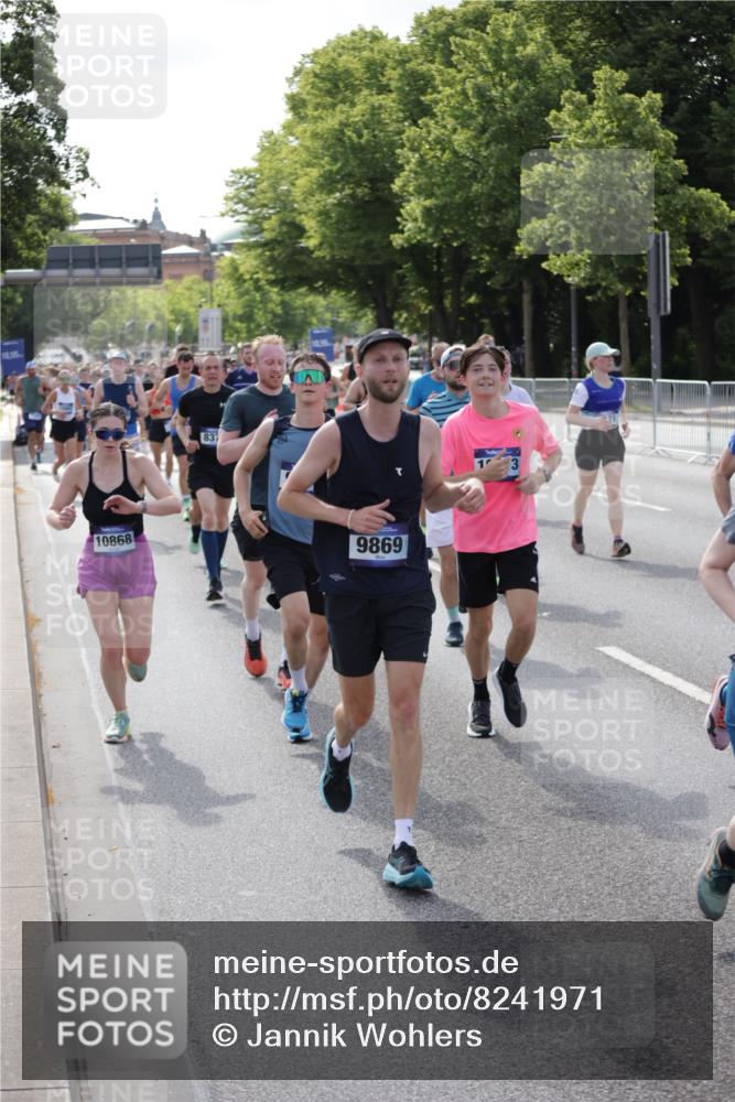 29.06.2025 - hella hamburg halbmarathon Jannik Wohlers http://msf.ph/oto/8241971 29.06.2025 09:54:42 Lombardsbrücke 1200, 2592, 2816, 3208, 3209, 3258, 4121, 5399, 5638, 5705, 6027, 6290, 6389, 6923, 6938, 6991, 7659, 8371, 8437, 8487, 8693, 8889, 9031, 9032, 9093, 9159, 9476, 9661, 9869, 9931, 10122, 10868, 11125, 11185, 11333, 12016, 12094, 12161, 12657, 13147, 13666, 13698, 14814, 15350, 15430, 15512, 15681, 15871, 16062, 16086, 16089, 16103, 16110, 16127, 16403, 16513, 16538, 17008, 17221, 17499, 17544, 17674, 17912, 18118, 18190 meine-sportfotos.de