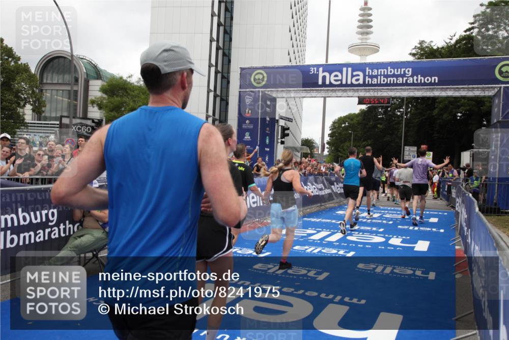 29.06.2025 - hella hamburg halbmarathon Michael Strokosch http://msf.ph/oto/8241975 29.06.2025 10:55:42 Ziel 1120, 1143, 1834, 2955, 2982, 3037, 4897, 8255, 8573, 8618, 10212, 11039, 11554, 11568, 12196, 12515, 12544, 14909, 15896, 16110, 17615, 18064 meine-sportfotos.de