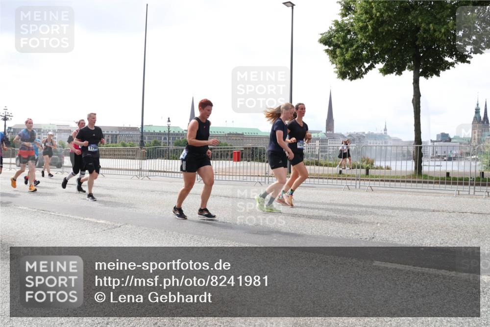 29.06.2025 - hella hamburg halbmarathon Lena Gebhardt http://msf.ph/oto/8241981 29.06.2025 10:45:22 Lombardsbrücke 1024, 1060, 1085, 1273, 1629, 1685, 1713, 1798, 2007, 2008, 2216, 2217, 2657, 2664, 2779, 2973, 3160, 3164, 3357, 3377, 3570, 3879, 3993, 4099, 4102, 4186, 4224, 4275, 4306, 4337, 4504, 4820, 4851, 5099, 5108, 5190, 5339, 5636, 5949, 6150, 6509, 6763, 6788, 6911, 6922, 6980, 7283, 7530, 7541, 7699, 7859, 7912, 8594, 8605, 8745, 8762, 8907, 9620, 10030, 10182, 10225, 10562, 10566, 10707, 11314, 12198, 12332, 12334, 12394, 13261 meine-sportfotos.de