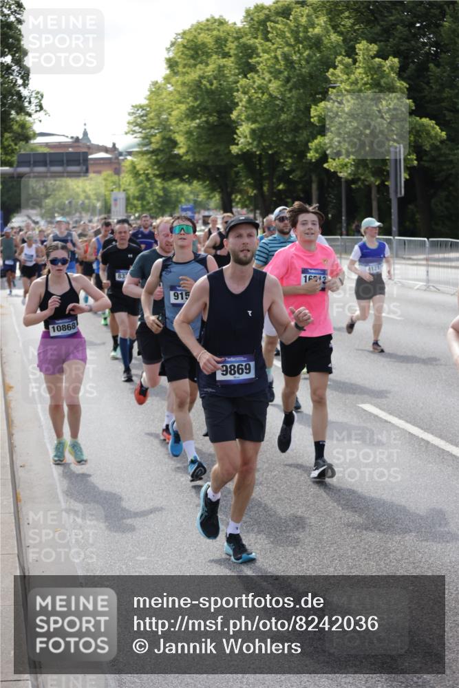 29.06.2025 - hella hamburg halbmarathon Jannik Wohlers http://msf.ph/oto/8242036 29.06.2025 09:54:42 Lombardsbrücke 1200, 2592, 2816, 3208, 3209, 3258, 4121, 5399, 5638, 5705, 6027, 6290, 6389, 6923, 6938, 6991, 7659, 8371, 8437, 8487, 8693, 8889, 9031, 9032, 9093, 9159, 9476, 9661, 9869, 9931, 10122, 10868, 11125, 11185, 11333, 12016, 12094, 12161, 12657, 13147, 13666, 13698, 14814, 15350, 15430, 15512, 15681, 15871, 16062, 16086, 16089, 16103, 16110, 16127, 16403, 16513, 16538, 17008, 17221, 17499, 17544, 17674, 17912, 18118, 18190 meine-sportfotos.de