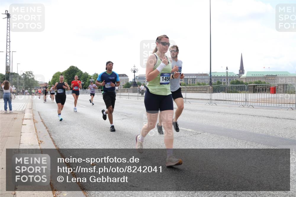 29.06.2025 - hella hamburg halbmarathon Lena Gebhardt http://msf.ph/oto/8242041 29.06.2025 10:09:49 Lombardsbrücke 1052, 1456, 1483, 1513, 1823, 4592, 4859, 5885, 7058, 7081, 7187, 8090, 8685, 9150, 9297, 9306, 9434, 9674, 9781, 9988, 10036, 10943, 12255, 12509, 12567, 12862, 13739, 15697, 16191, 16455, 16688, 16918, 17630, 17899, 18076, 18440, 18707, 18726, 18727, 19166, 19242 meine-sportfotos.de
