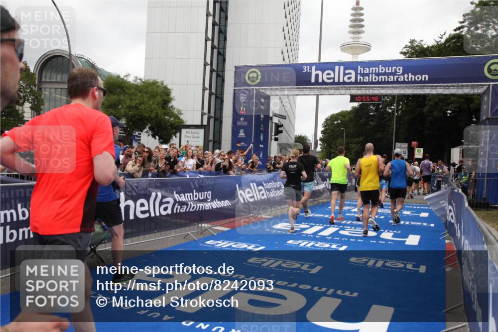 29.06.2025 - hella hamburg halbmarathon Michael Strokosch http://msf.ph/oto/8242093 29.06.2025 10:55:44 Ziel 1120, 1143, 1834, 2955, 2982, 3037, 4897, 6924, 8255, 8618, 10212, 11039, 11568, 12196, 12483, 12515, 14909, 15896, 16110, 17615, 18064, 18190 meine-sportfotos.de