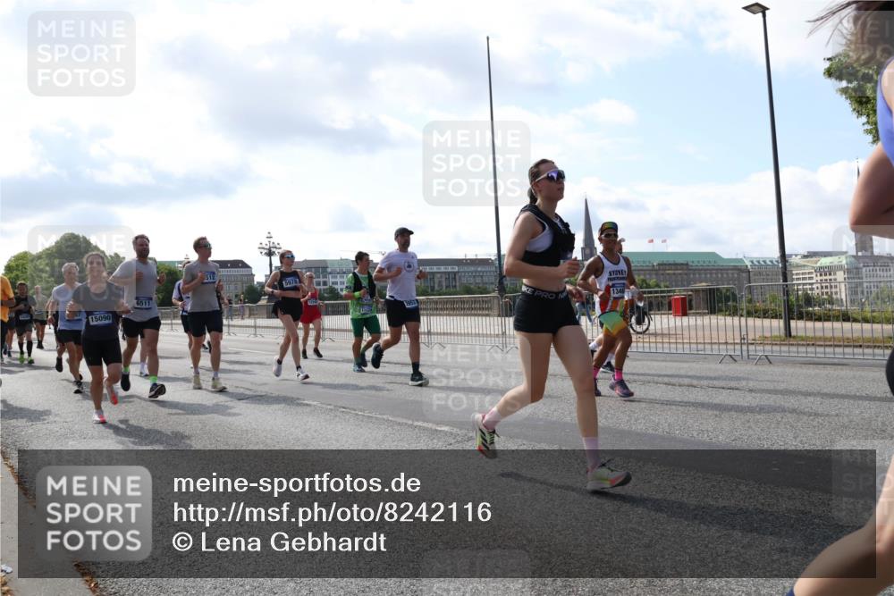 29.06.2025 - hella hamburg halbmarathon Lena Gebhardt http://msf.ph/oto/8242116 29.06.2025 09:56:25 Lombardsbrücke 1061, 1257, 1452, 1499, 1502, 1507, 1592, 1628, 1689, 1877, 2058, 2082, 2083, 2208, 2250, 2260, 2504, 2771, 2818, 2864, 2953, 2996, 3060, 3256, 3296, 3543, 4065, 4077, 4404, 4557, 4711, 4833, 5116, 5482, 5600, 5607, 5978, 6115, 6134, 6168, 6286, 6511, 6512, 6561, 6562, 7178, 7332, 7383, 7475, 7583, 7943, 8261, 8335, 8361, 8514, 8968, 8989, 8996, 9246, 9537, 9597, 9638, 10596 meine-sportfotos.de