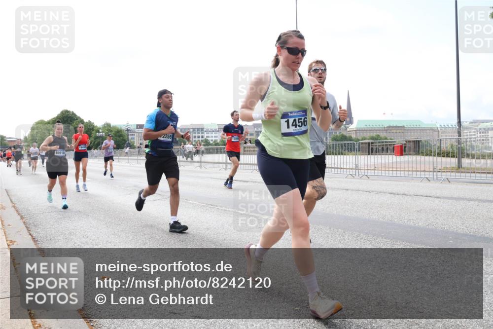 29.06.2025 - hella hamburg halbmarathon Lena Gebhardt http://msf.ph/oto/8242120 29.06.2025 10:09:49 Lombardsbrücke 1052, 1456, 1483, 1513, 1823, 4592, 4859, 5885, 7058, 7081, 7187, 8090, 8685, 9150, 9297, 9306, 9434, 9674, 9781, 9988, 10036, 10943, 12255, 12509, 12567, 12862, 13739, 15697, 16191, 16455, 16688, 16918, 17630, 17899, 18076, 18440, 18707, 18726, 18727, 19166, 19242 meine-sportfotos.de