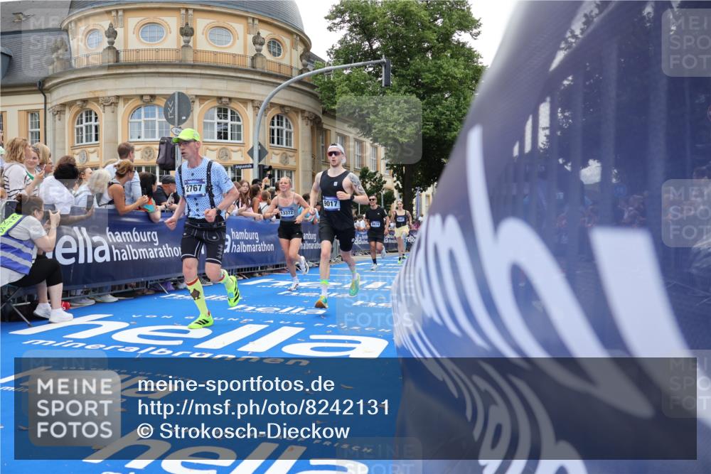 29.06.2025 - hella hamburg halbmarathon Strokosch-Dieckow http://msf.ph/oto/8242131 29.06.2025 10:37:29 Ziel 1290, 2767, 5042, 5791, 6047, 7831, 9017, 9914, 10451, 10922, 11106, 12739, 13372, 15888, 17306, 18159, 18193, 18216, 18723 meine-sportfotos.de