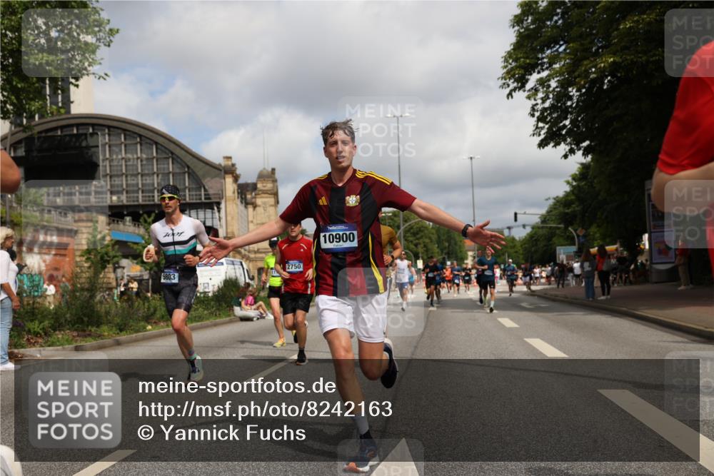 29.06.2025 - hella hamburg halbmarathon Yannick Fuchs http://msf.ph/oto/8242163 29.06.2025 10:34:55 20KM 1603, 1882, 2324, 2714, 2750, 2826, 4843, 5050, 5375, 5409, 5508, 5745, 5803, 5916, 6080, 6152, 6649, 7109, 7495, 7622, 8370, 8465, 8467, 9294, 10369, 10900, 10968, 11731, 12088, 12540, 12704, 12865, 13029, 13667, 14924, 15015, 15424, 15542, 15813, 16580, 16761, 17214, 17245, 18614, 18979 meine-sportfotos.de