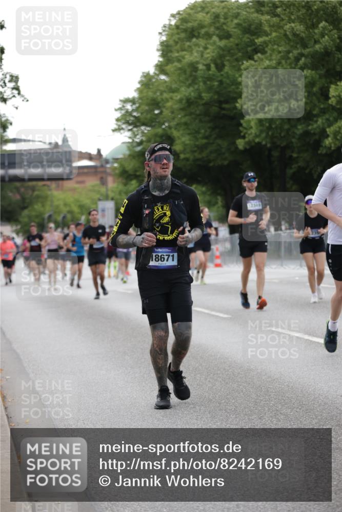 29.06.2025 - hella hamburg halbmarathon Jannik Wohlers http://msf.ph/oto/8242169 29.06.2025 10:29:53 Lombardsbrücke 2901, 3443, 3573, 6598, 6616, 10880, 12349, 12350, 12504, 12710, 13418, 14304, 15938, 16182, 16601, 16604, 16735, 16864, 18046, 18503, 18671 meine-sportfotos.de