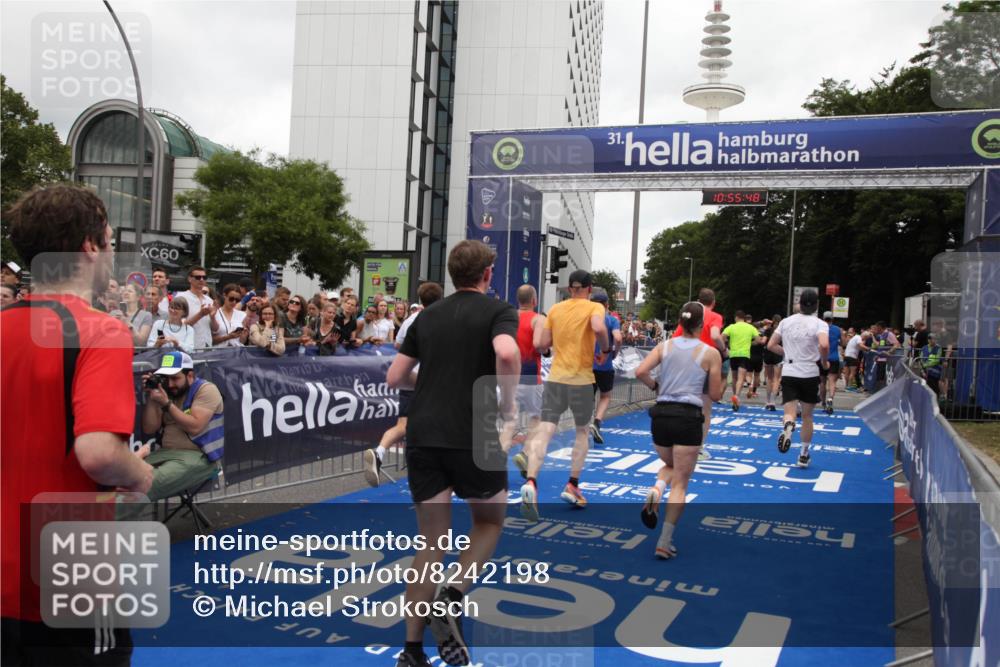 29.06.2025 - hella hamburg halbmarathon Michael Strokosch http://msf.ph/oto/8242198 29.06.2025 10:55:46 Ziel 1120, 1143, 1834, 2955, 2982, 4897, 5021, 6924, 7221, 8255, 8618, 10212, 11039, 12483, 12515, 14365, 14909, 15896, 18064, 18190 meine-sportfotos.de