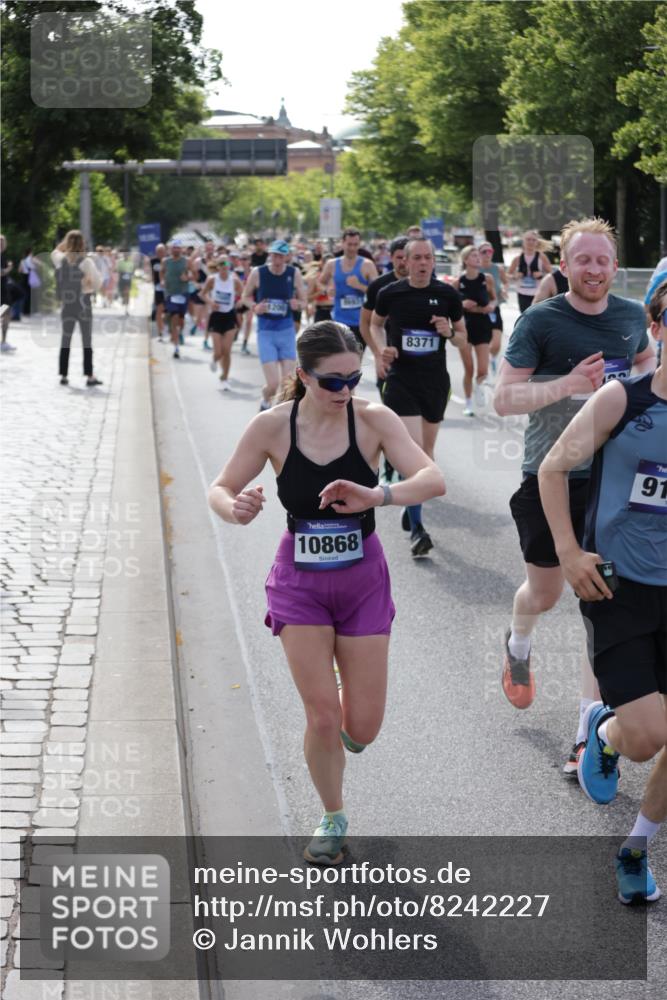 29.06.2025 - hella hamburg halbmarathon Jannik Wohlers http://msf.ph/oto/8242227 29.06.2025 09:54:43 Lombardsbrücke 1200, 2274, 2816, 3258, 4121, 5399, 5638, 5705, 6027, 6389, 6923, 6938, 6991, 7508, 7659, 8371, 8437, 8487, 8693, 8889, 8955, 9031, 9032, 9093, 9159, 9476, 9661, 9869, 9931, 10122, 10868, 11185, 11333, 12016, 12161, 12657, 13147, 13666, 13698, 14814, 15350, 15430, 15512, 15681, 15871, 16062, 16086, 16089, 16103, 16110, 16127, 16403, 16513, 16538, 17008, 17221, 17499, 17544, 17674, 17912, 18118, 18190 meine-sportfotos.de
