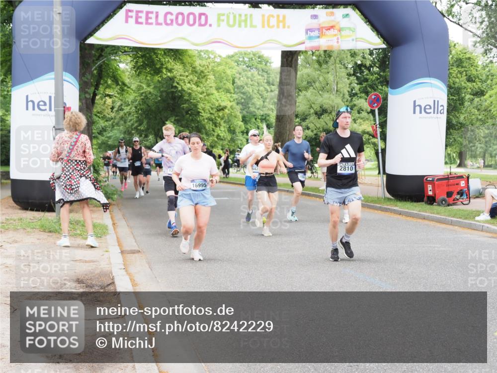 29.06.2025 - hella hamburg halbmarathon MichiJ http://msf.ph/oto/8242229 29.06.2025 10:50:37 Zwischen KM18-KM19 2810, 3199, 3663, 8423, 12286, 12571, 16995, 18530 meine-sportfotos.de
