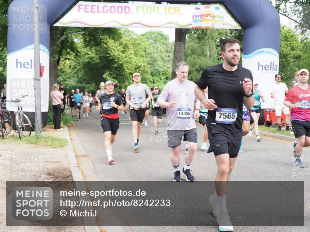 29.06.2025 - hella hamburg halbmarathon MichiJ http://msf.ph/oto/8242233 29.06.2025 11:24:02 Zwischen KM18-KM19 1022, 1835, 3558, 3714, 4316, 5691, 6804, 7565, 8583, 12855, 13103, 13741, 14356, 14684, 15194, 15353, 15820, 18044, 18478, 19235 meine-sportfotos.de