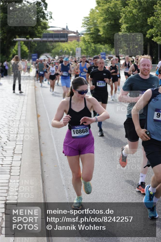 29.06.2025 - hella hamburg halbmarathon Jannik Wohlers http://msf.ph/oto/8242257 29.06.2025 09:54:43 Lombardsbrücke 1200, 2274, 2816, 3258, 4121, 5399, 5638, 5705, 6027, 6389, 6923, 6938, 6991, 7508, 7659, 8371, 8437, 8487, 8693, 8889, 8955, 9031, 9032, 9093, 9159, 9476, 9661, 9869, 9931, 10122, 10868, 11185, 11333, 12016, 12161, 12657, 13147, 13666, 13698, 14814, 15350, 15430, 15512, 15681, 15871, 16062, 16086, 16089, 16103, 16110, 16127, 16403, 16513, 16538, 17008, 17221, 17499, 17544, 17674, 17912, 18118, 18190 meine-sportfotos.de