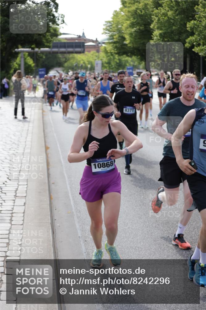 29.06.2025 - hella hamburg halbmarathon Jannik Wohlers http://msf.ph/oto/8242296 29.06.2025 09:54:43 Lombardsbrücke 1200, 2274, 2816, 3258, 4121, 5399, 5638, 5705, 6027, 6389, 6923, 6938, 6991, 7508, 7659, 8371, 8437, 8487, 8693, 8889, 8955, 9031, 9032, 9093, 9159, 9476, 9661, 9869, 9931, 10122, 10868, 11185, 11333, 12016, 12161, 12657, 13147, 13666, 13698, 14814, 15350, 15430, 15512, 15681, 15871, 16062, 16086, 16089, 16103, 16110, 16127, 16403, 16513, 16538, 17008, 17221, 17499, 17544, 17674, 17912, 18118, 18190 meine-sportfotos.de