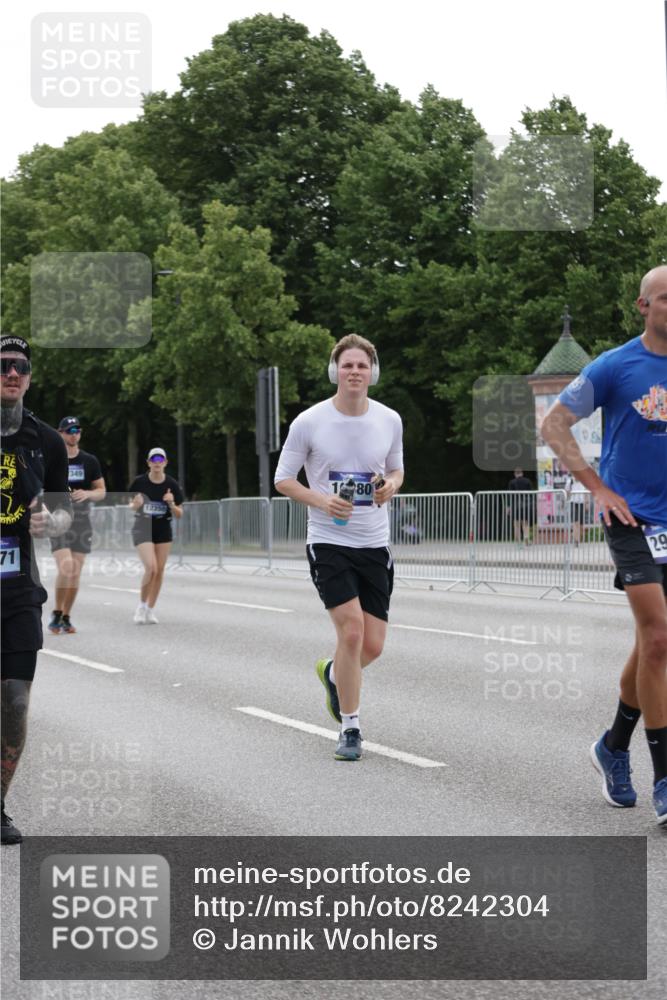 29.06.2025 - hella hamburg halbmarathon Jannik Wohlers http://msf.ph/oto/8242304 29.06.2025 10:29:54 Lombardsbrücke 2901, 3443, 3573, 6598, 6616, 10880, 12349, 12350, 12504, 12688, 12710, 13418, 15938, 16601, 16604, 16735, 16864, 18046, 18671 meine-sportfotos.de