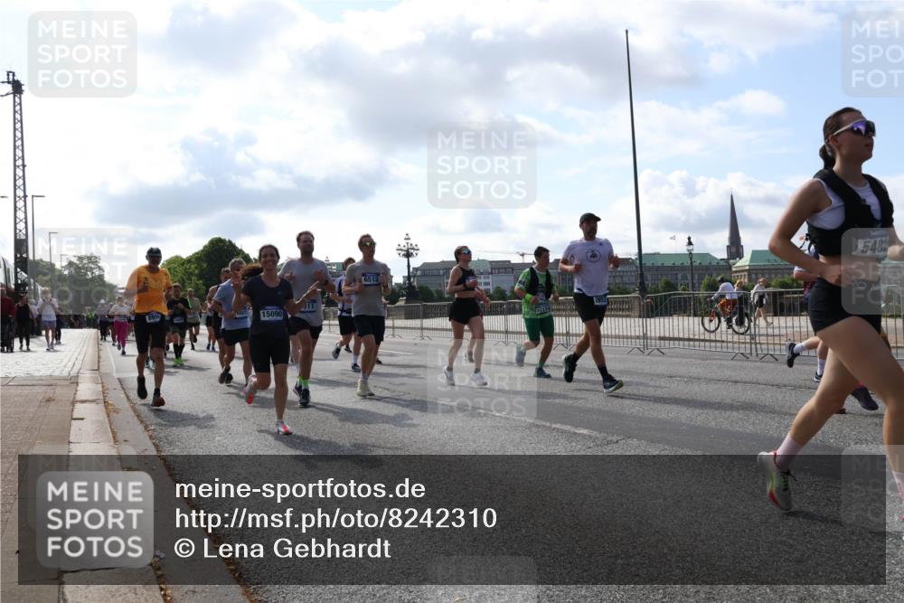 29.06.2025 - hella hamburg halbmarathon Lena Gebhardt http://msf.ph/oto/8242310 29.06.2025 09:56:26 Lombardsbrücke 1061, 1257, 1452, 1460, 1496, 1499, 1502, 1507, 1592, 1628, 1689, 1877, 2058, 2082, 2083, 2208, 2250, 2260, 2504, 2771, 2818, 2864, 2953, 2996, 3060, 3256, 3296, 4065, 4077, 4404, 4557, 4711, 4833, 5116, 5482, 5600, 5607, 5978, 6115, 6134, 6168, 6286, 6511, 6512, 6561, 6562, 7178, 7332, 7383, 7475, 7583, 7943, 8261, 8335, 8361, 8514, 8968, 8989, 8996, 9246, 9537, 9597, 9638, 10596 meine-sportfotos.de