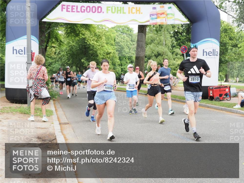 29.06.2025 - hella hamburg halbmarathon MichiJ http://msf.ph/oto/8242324 29.06.2025 10:50:37 Zwischen KM18-KM19 2810, 3199, 3663, 8423, 12286, 12571, 16995, 18530 meine-sportfotos.de