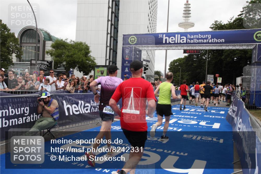 29.06.2025 - hella hamburg halbmarathon Michael Strokosch http://msf.ph/oto/8242331 29.06.2025 10:55:50 Ziel 1143, 1179, 1834, 5021, 6569, 6924, 7221, 8255, 8618, 10212, 12483, 12858, 13474, 14365, 14909, 16401, 16434, 16786, 18125, 18190, 19047 meine-sportfotos.de