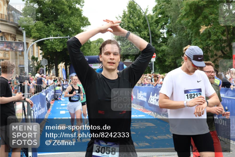 29.06.2025 - hella hamburg halbmarathon Zöllner http://msf.ph/oto/8242333 29.06.2025 10:56:13 Ziel 4594, 4813, 5492, 5570, 7594, 8330, 8639, 9907, 12545, 14363, 15484, 16113, 16634, 17468, 17640, 17642 meine-sportfotos.de