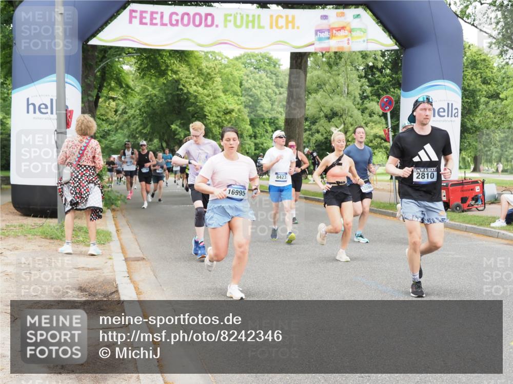 29.06.2025 - hella hamburg halbmarathon MichiJ http://msf.ph/oto/8242346 29.06.2025 10:50:38 Zwischen KM18-KM19 2810, 3199, 3663, 4389, 5511, 8423, 12286, 12571, 16995, 17142, 18530 meine-sportfotos.de
