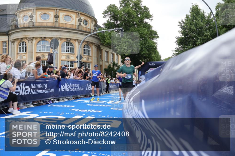 29.06.2025 - hella hamburg halbmarathon Strokosch-Dieckow http://msf.ph/oto/8242408 29.06.2025 10:37:33 Ziel 1290, 5042, 5791, 6047, 7831, 9017, 9914, 10451, 10922, 11106, 13372, 14934, 18193, 18216 meine-sportfotos.de