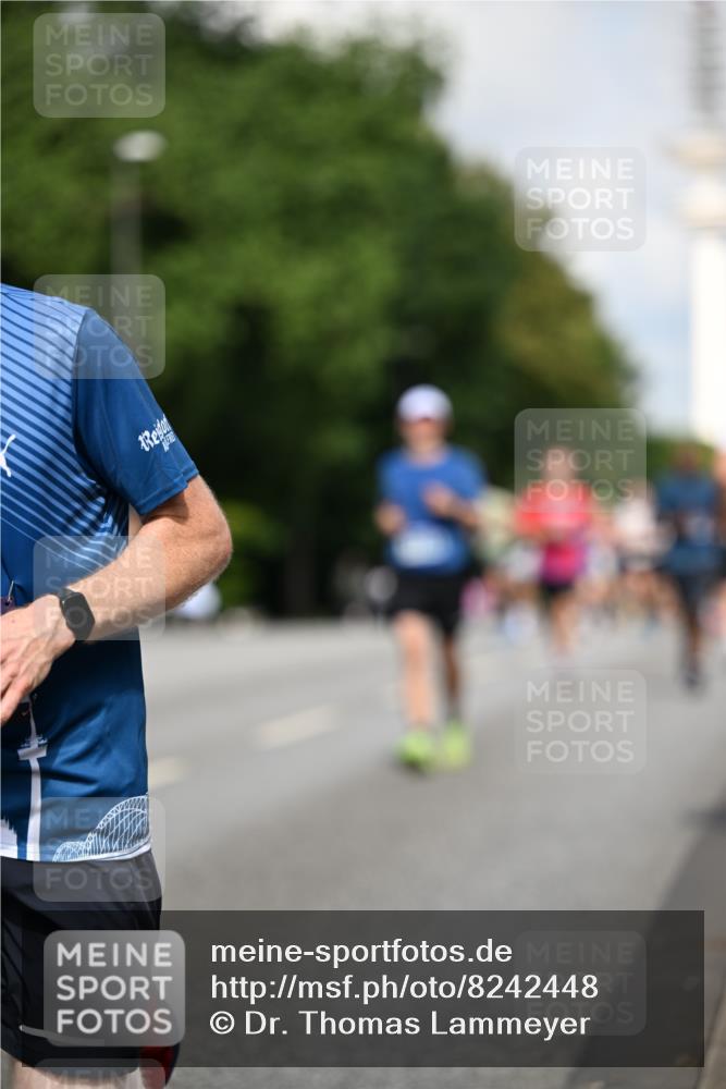 29.06.2025 - hella hamburg halbmarathon Dr. Thomas Lammeyer http://msf.ph/oto/8242448 29.06.2025 09:51:05 Kennedybrücke 1217, 1562, 2121, 2196, 2296, 2404, 2774, 3783, 4602, 5092, 5923, 5961, 8395, 8901, 9171, 10968 meine-sportfotos.de
