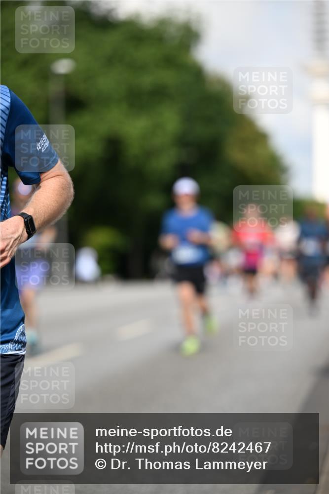 29.06.2025 - hella hamburg halbmarathon Dr. Thomas Lammeyer http://msf.ph/oto/8242467 29.06.2025 09:51:05 Kennedybrücke 1217, 1562, 2121, 2196, 2296, 2404, 2774, 3783, 4602, 5092, 5923, 5961, 8395, 8901, 9171, 10968 meine-sportfotos.de