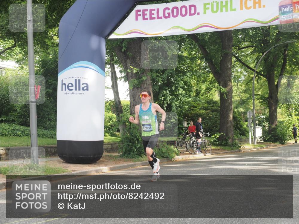 29.06.2025 - hella hamburg halbmarathon KatJ http://msf.ph/oto/8242492 29.06.2025 10:02:47 Zwischen KM18-KM19  meine-sportfotos.de