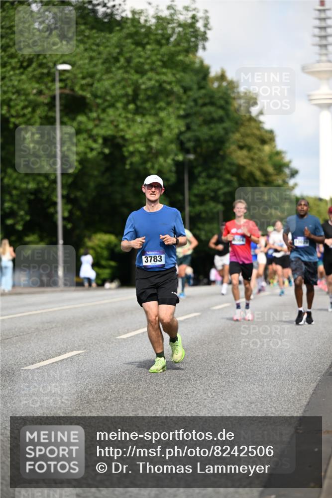 29.06.2025 - hella hamburg halbmarathon Dr. Thomas Lammeyer http://msf.ph/oto/8242506 29.06.2025 09:51:06 Kennedybrücke 1217, 1562, 2121, 2196, 2296, 2404, 2774, 3783, 4602, 5092, 5923, 5961, 8395, 8901, 9171, 10384, 10968 meine-sportfotos.de