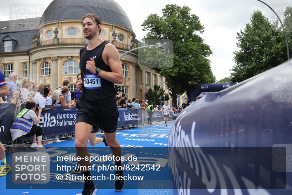 29.06.2025 - hella hamburg halbmarathon Strokosch-Dieckow http://msf.ph/oto/8242542 29.06.2025 10:37:35 Ziel 1290, 1505, 5042, 5791, 6047, 7831, 9914, 10451, 10922, 11106, 14934, 18193, 18216 meine-sportfotos.de