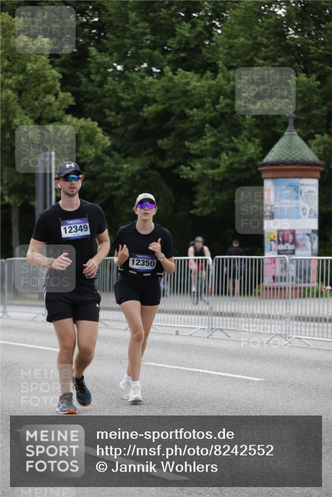 29.06.2025 - hella hamburg halbmarathon Jannik Wohlers http://msf.ph/oto/8242552 29.06.2025 10:29:57 Lombardsbrücke 2901, 3443, 3573, 4575, 4819, 6616, 10880, 12349, 12350, 12504, 12687, 12688, 12710, 13418, 14421, 15789, 15938, 16504, 16601, 16604, 16864, 18046, 18671 meine-sportfotos.de