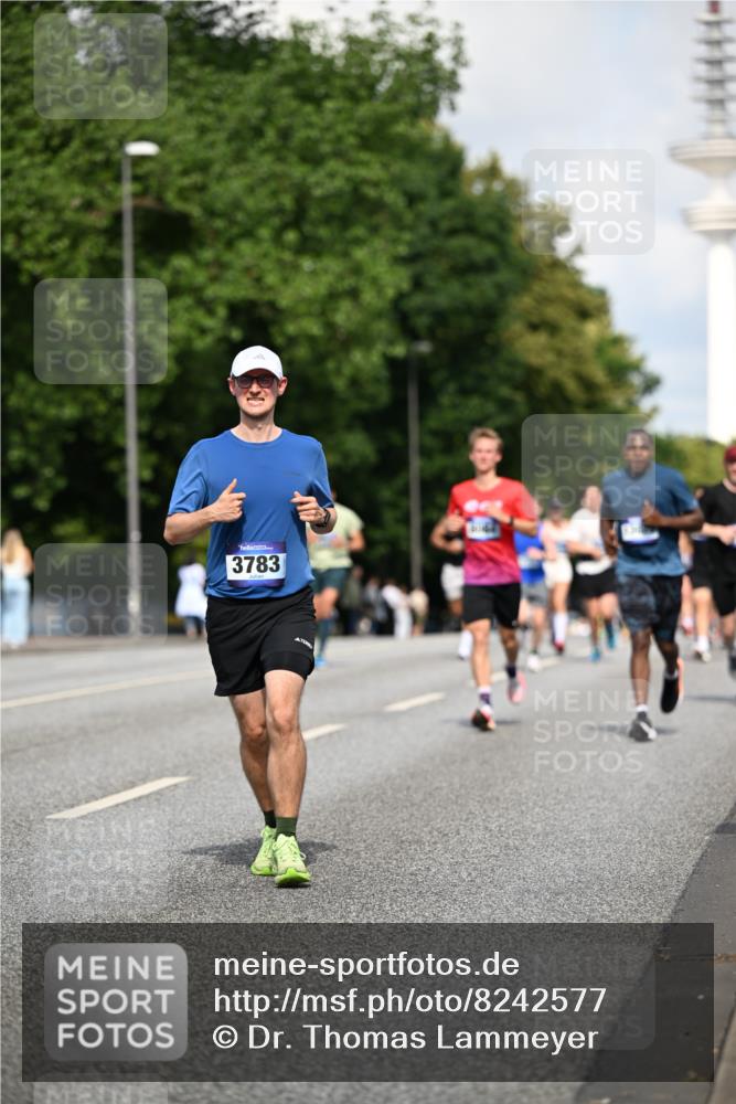 29.06.2025 - hella hamburg halbmarathon Dr. Thomas Lammeyer http://msf.ph/oto/8242577 29.06.2025 09:51:06 Kennedybrücke 1217, 1562, 2121, 2196, 2296, 2404, 2774, 3783, 4602, 5092, 5923, 5961, 8395, 8901, 9171, 10384, 10968 meine-sportfotos.de