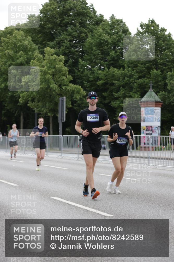 29.06.2025 - hella hamburg halbmarathon Jannik Wohlers http://msf.ph/oto/8242589 29.06.2025 10:29:57 Lombardsbrücke 2901, 3443, 3573, 4575, 4819, 6616, 10880, 12349, 12350, 12504, 12687, 12688, 12710, 13418, 14421, 15789, 15938, 16504, 16601, 16604, 16864, 18046, 18671 meine-sportfotos.de