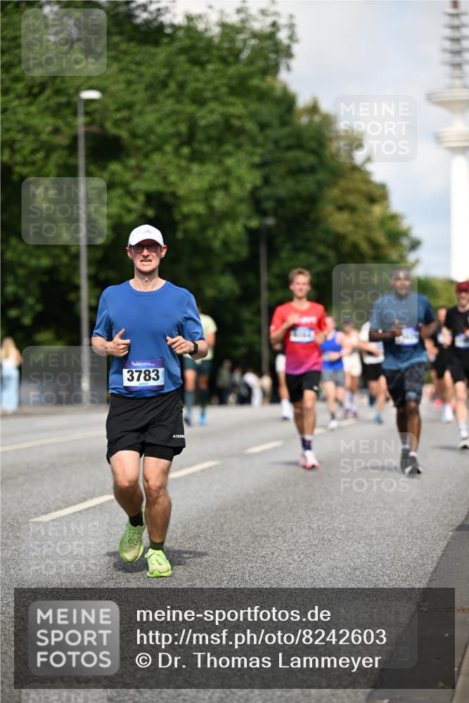 29.06.2025 - hella hamburg halbmarathon Dr. Thomas Lammeyer http://msf.ph/oto/8242603 29.06.2025 09:51:07 Kennedybrücke 1217, 1562, 2121, 2196, 2296, 2404, 2774, 3783, 4602, 5092, 5923, 5961, 8395, 8901, 9171, 10384, 10968 meine-sportfotos.de