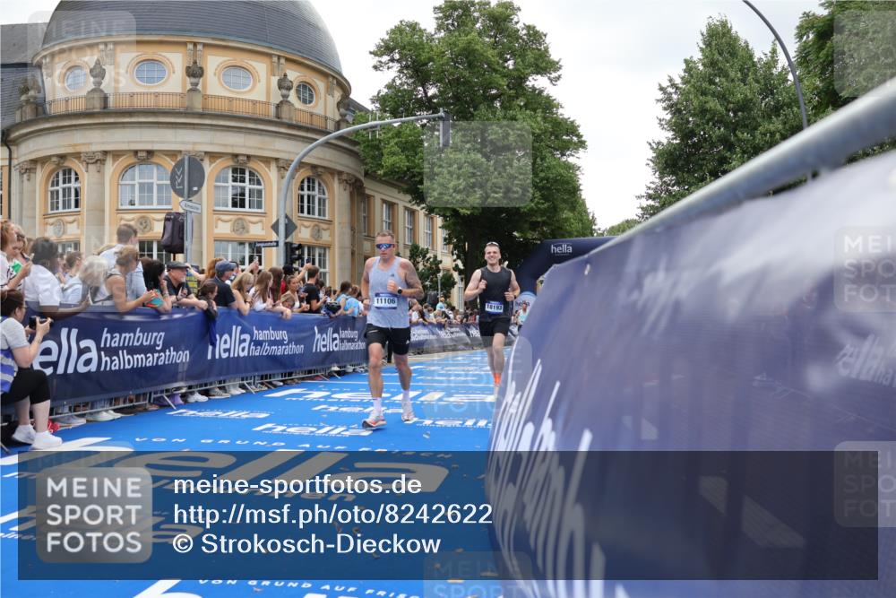 29.06.2025 - hella hamburg halbmarathon Strokosch-Dieckow http://msf.ph/oto/8242622 29.06.2025 10:37:39 Ziel 1290, 1505, 1615, 2196, 5791, 9171, 10451, 10922, 11106, 13595, 14934, 18193, 18216 meine-sportfotos.de